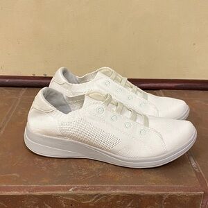 Bzees Golden Knit Slip-On sneakers